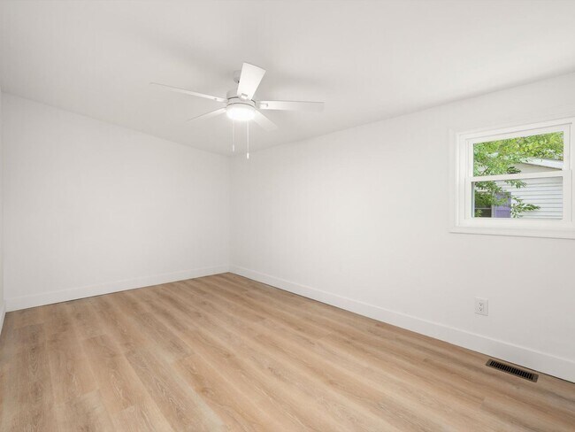 Building Photo - 36999 Blue Bill Dr