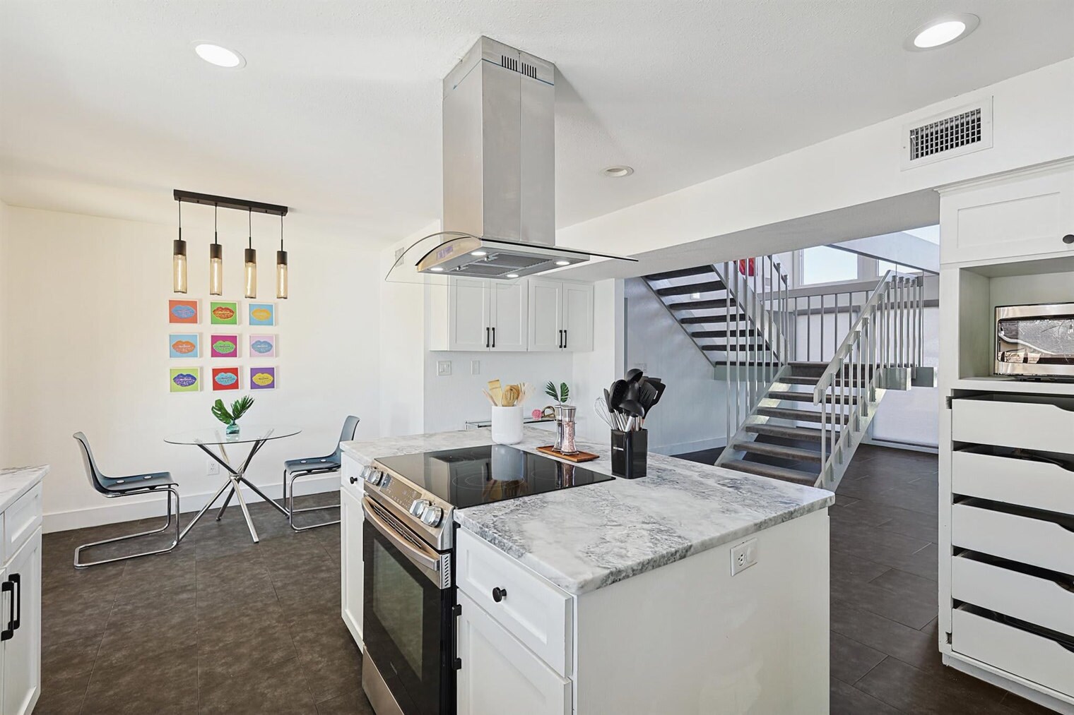 Building Photo - 313 Melorine Dr