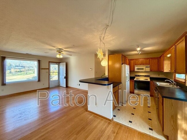 Building Photo - 74 Oakdale Dr