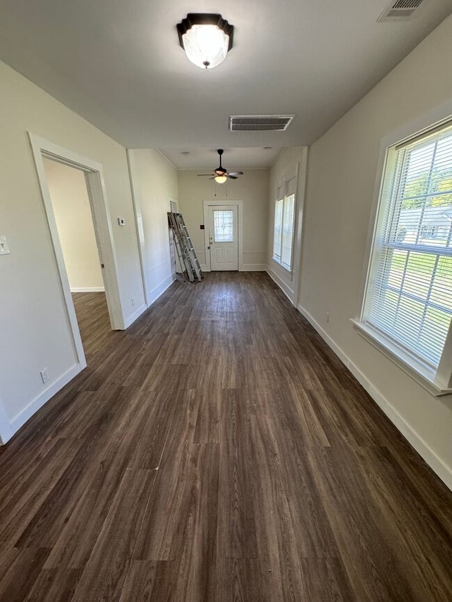 Building Photo - Renovated 3/1 House in South Rome- $1,095