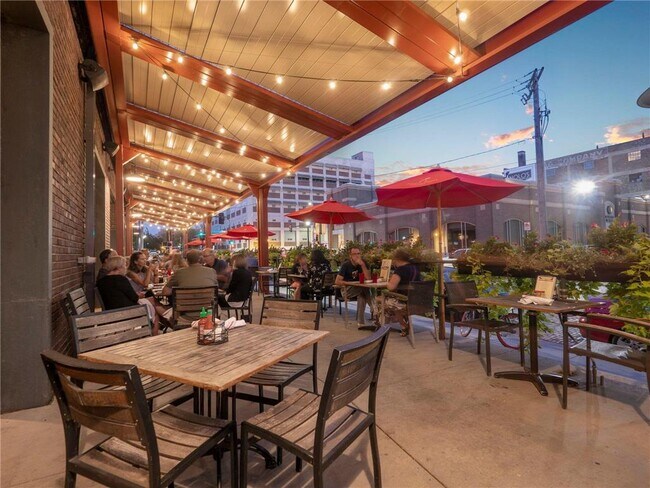 Building Photo - 401 N 2nd St