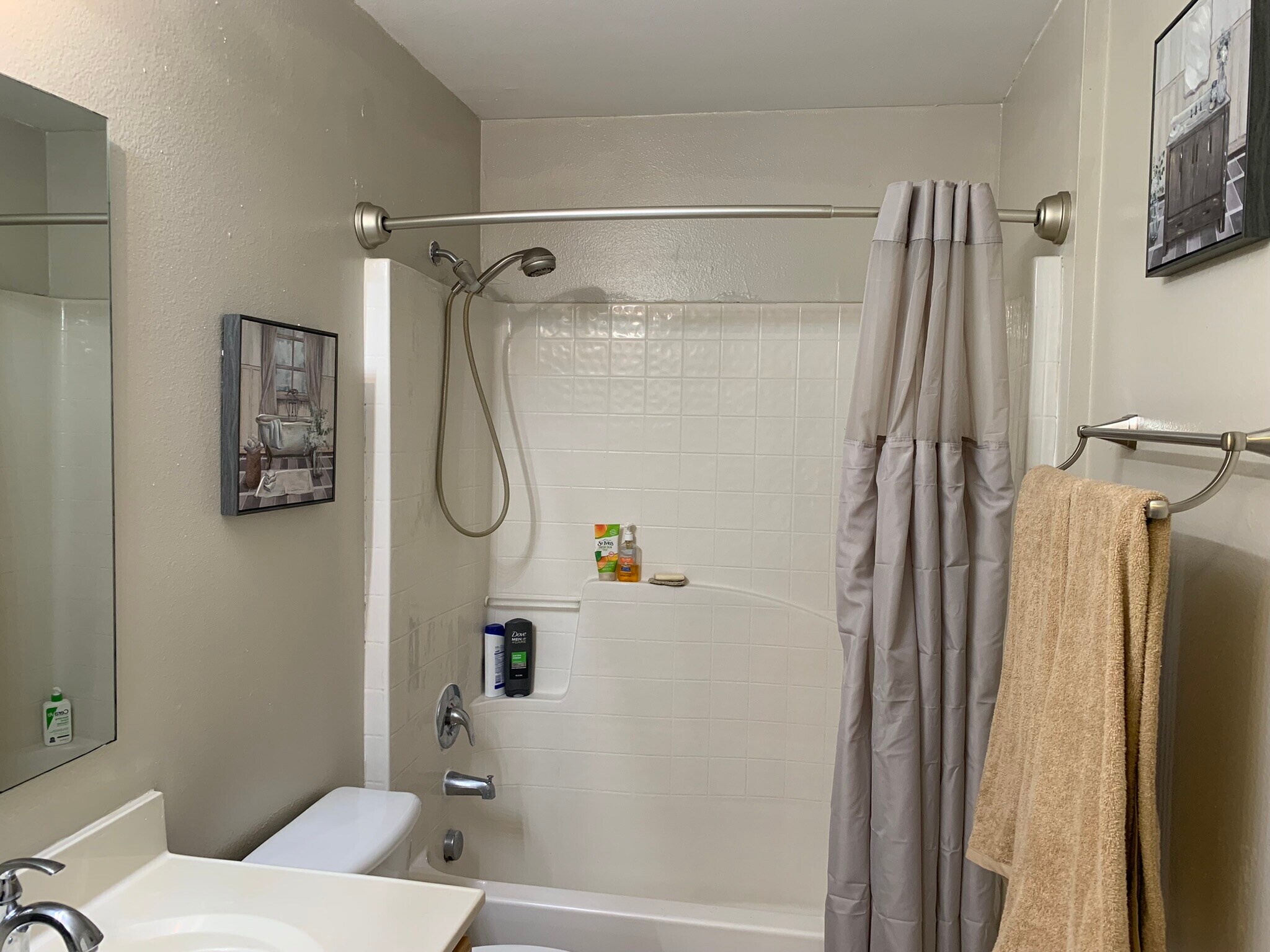 Shared Restroom - 422 Fairfield Dr