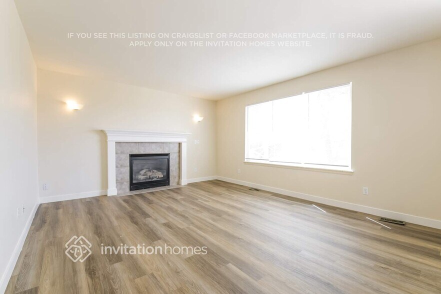 Building Photo - 15130 E 116th Dr