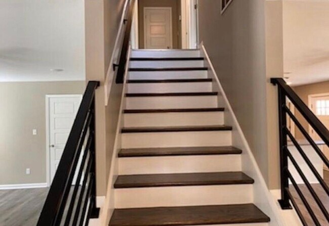 Building Photo - 2395 Avery Ave