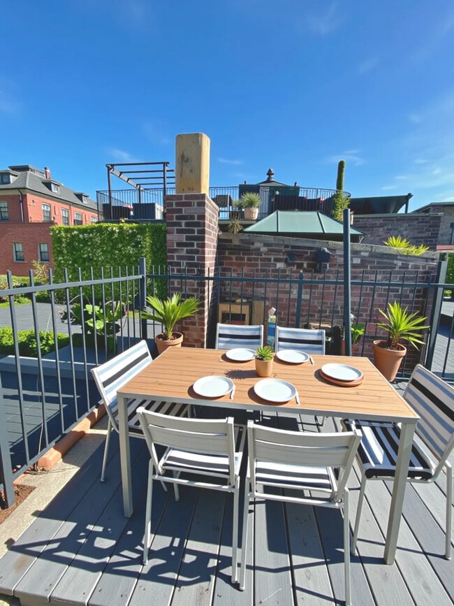 Building Photo - 8 4th St