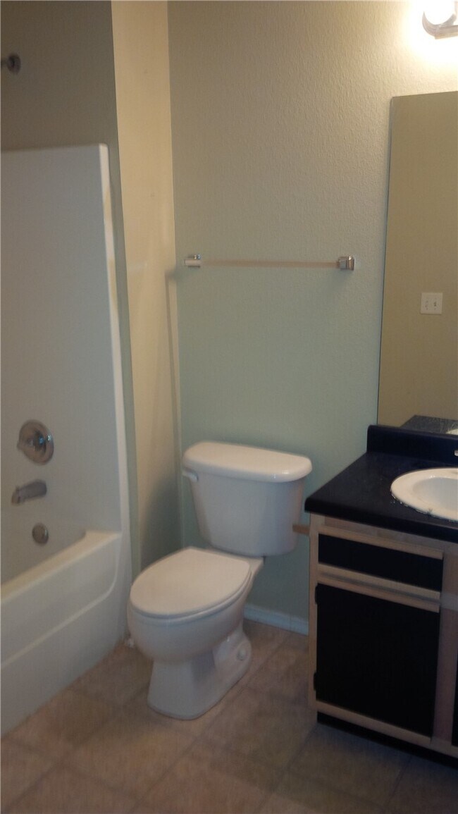 Building Photo - 820 W Piedmont Pl