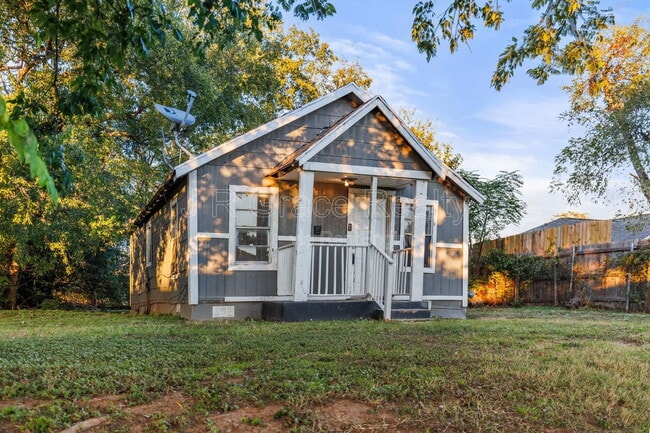 Building Photo - 515 E Lee St