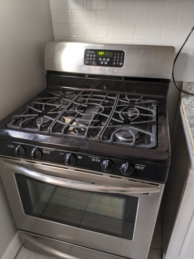 5 burner gas stove - 1929 E Belvedere Ave