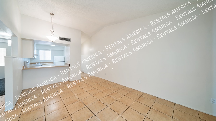 Building Photo - 1360 N Riverview Blvd