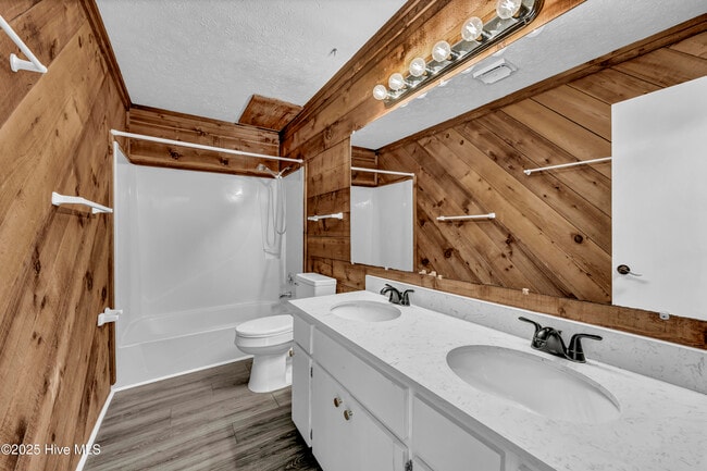 Building Photo - 14 Creekstone Ln