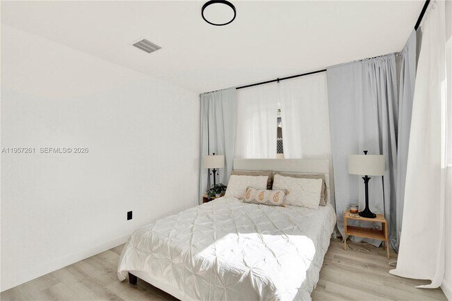 Building Photo - 51 NE 56th Ct