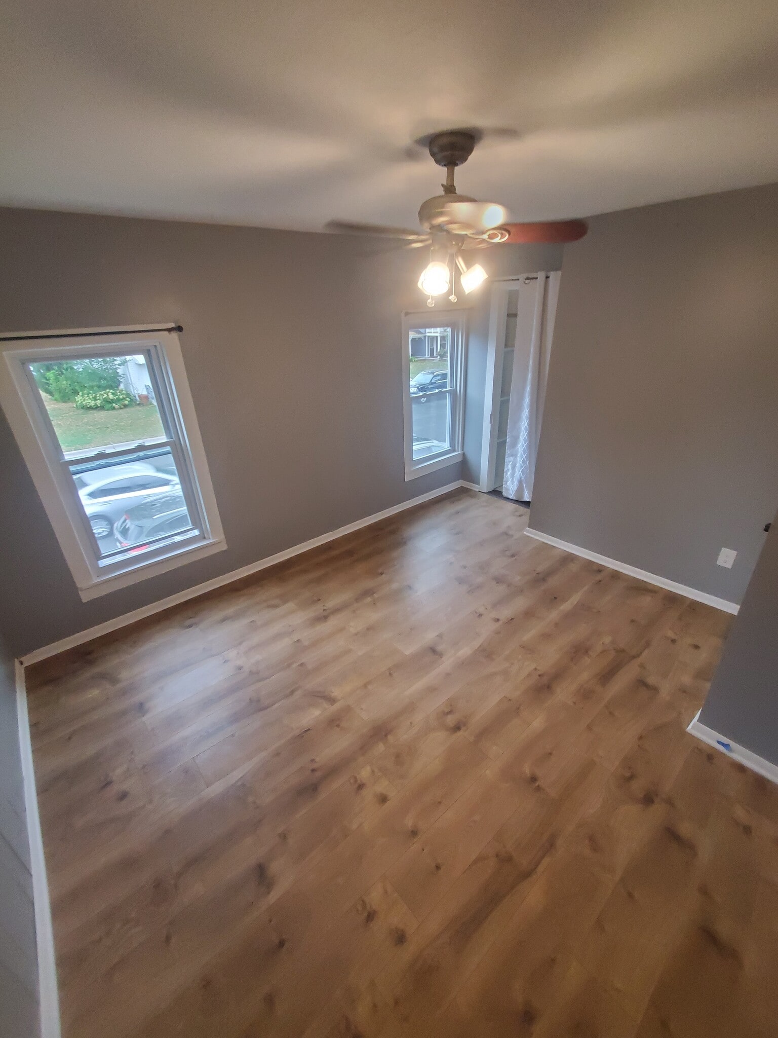 Building Photo - 401 E 1st St