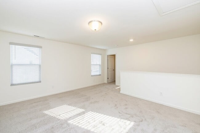 Building Photo - 121 Gaelic Dr