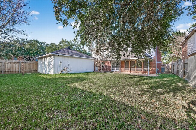 Building Photo - 2627 Double Lake Dr