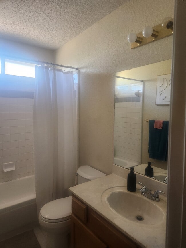 Building Photo - 3405 Bamboo Ln