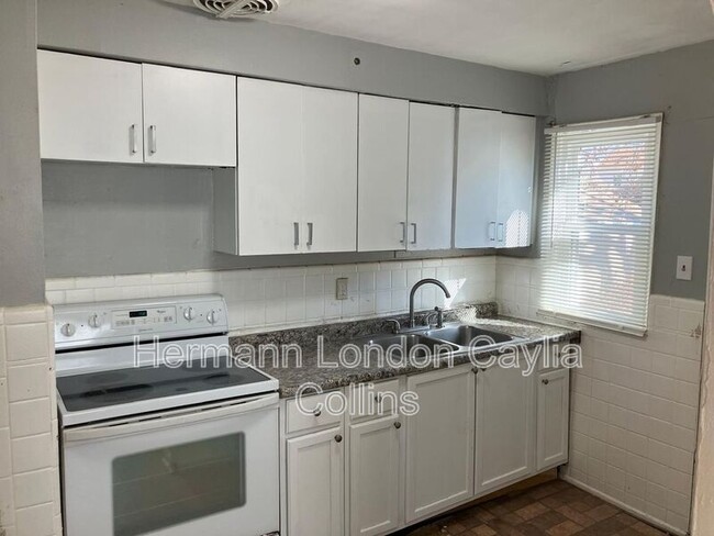 Building Photo - 6308 Everett Dr