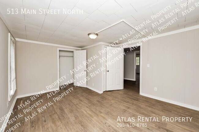 Building Photo - 513 Main St N