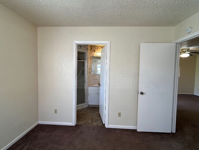 Building Photo - 618 N 23rd St