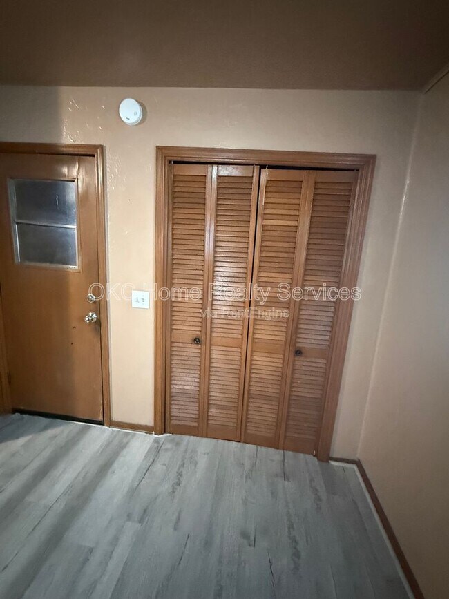 Building Photo - 118 SW 1st St