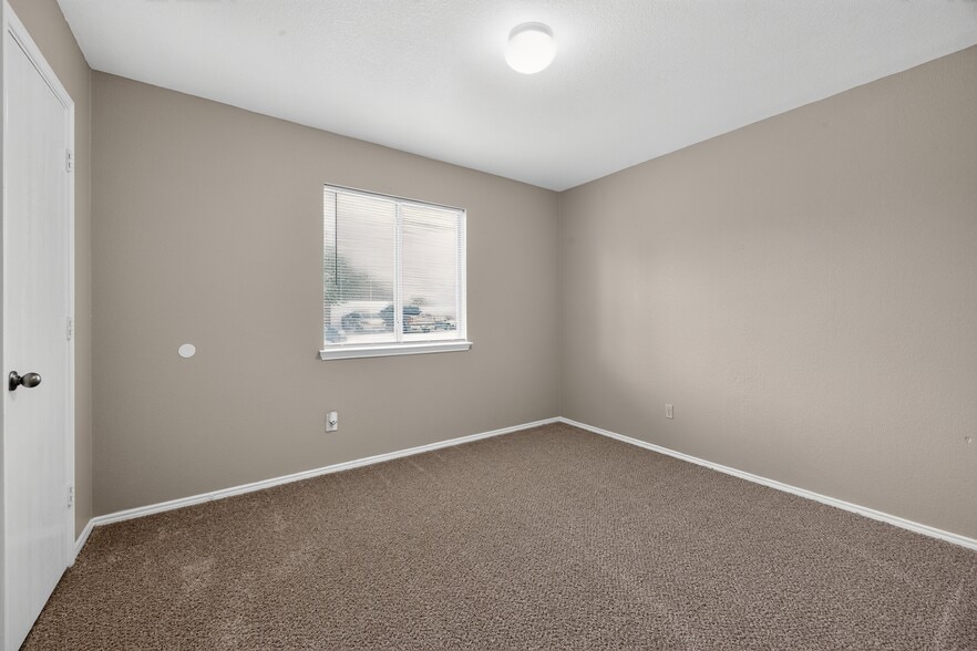 Building Photo - 1432 Oak Hollow Ln