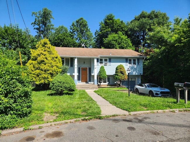 Building Photo - 7-8-8 Brookridge Ct