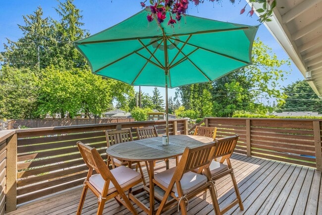 Building Photo - 3Bd/2.25Ba Seattle House