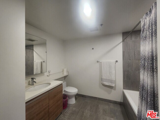 Building Photo - 3785 Wilshire Blvd