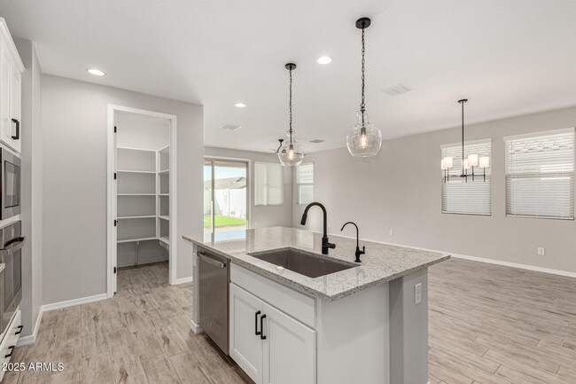 Building Photo - 34924 N Hawley Dr