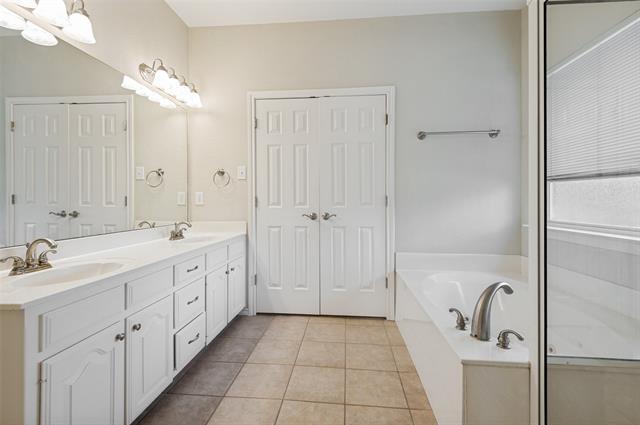 Building Photo - 6137 Pebble Creek Dr