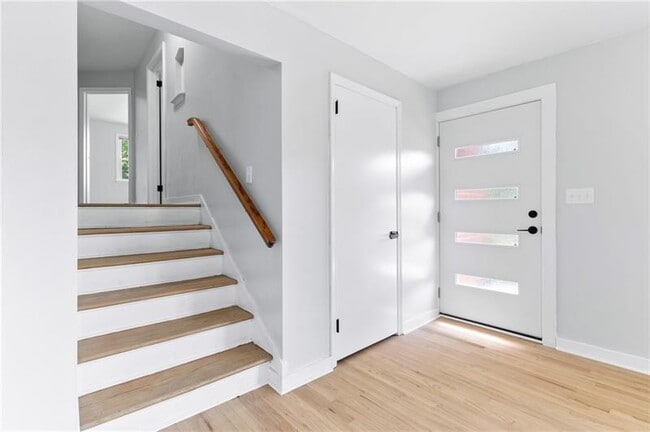 Building Photo - 4030 Circle Dr