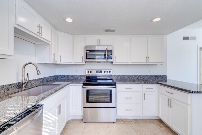 Building Photo - 1297 W 5th St