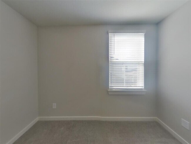 Building Photo - 9835 Willow Creek Commerce Dr