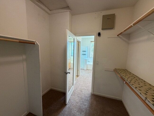 Building Photo - Spacious Home in Quiet Area