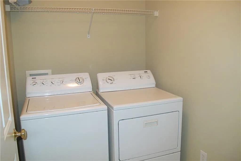 Building Photo - 7320 Brassfield Dr