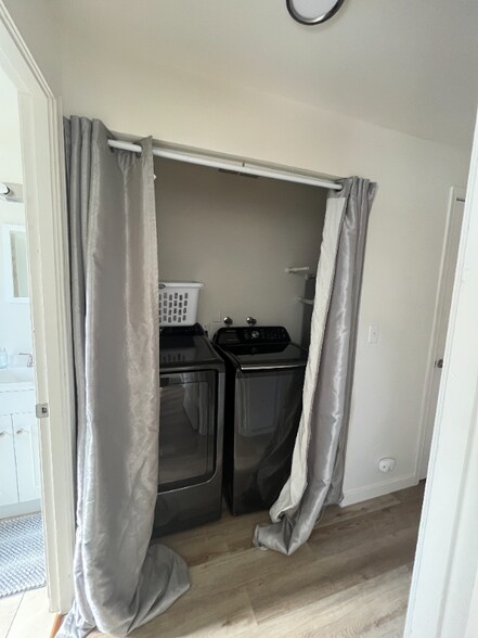 Building Photo - 1130 E 51st St