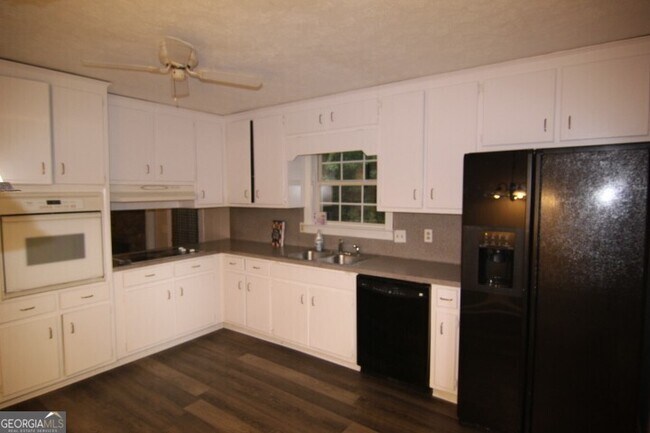 Building Photo - 3765 Manor House Dr