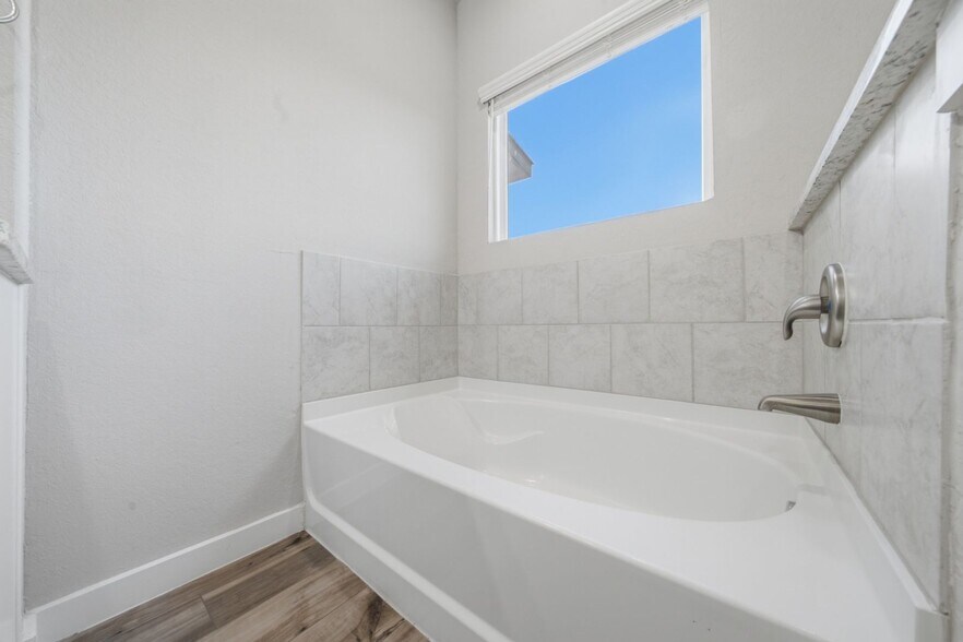 Building Photo - 21527 Sir Walter Ln