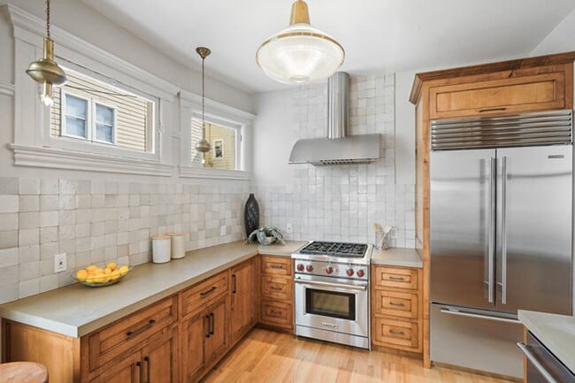 Building Photo - Gorgeous 4BR/2.5BA Nob Hill Home with Shar...