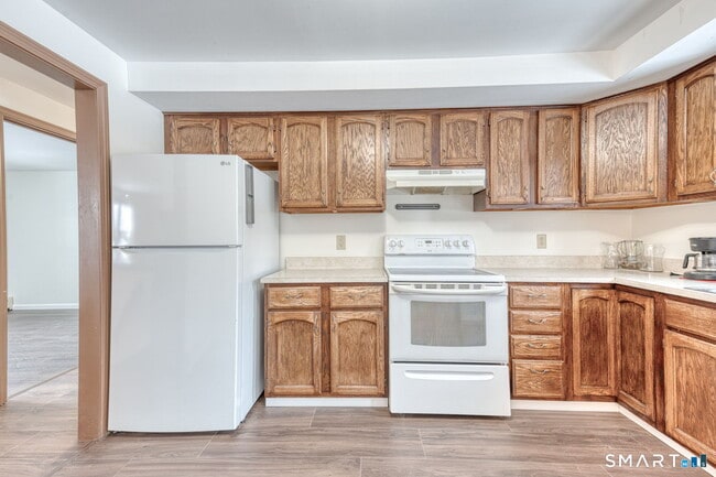 Building Photo - 5 Cutler Ln