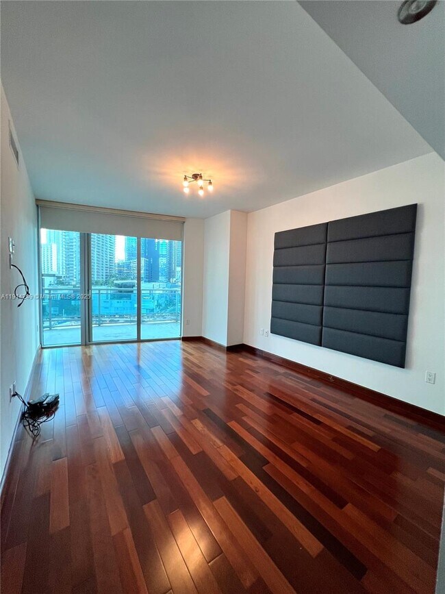 Building Photo - 350 S Miami Ave