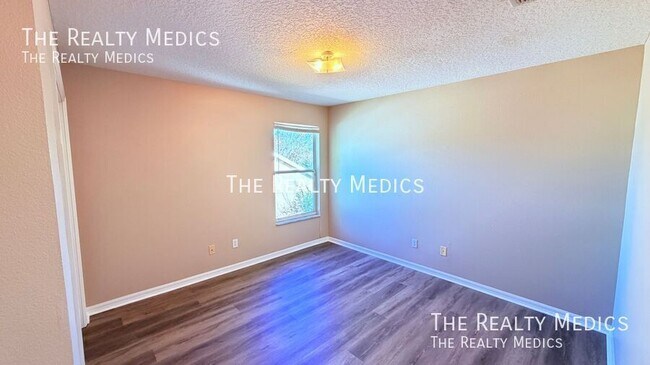Building Photo - 2837 River Ridge Dr