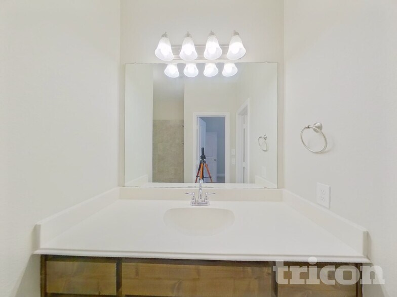 Building Photo - 5301 Runnymede Ct