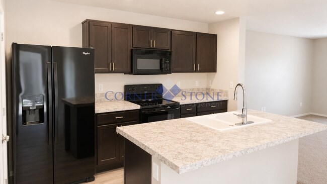 Building Photo - Great home in central location!