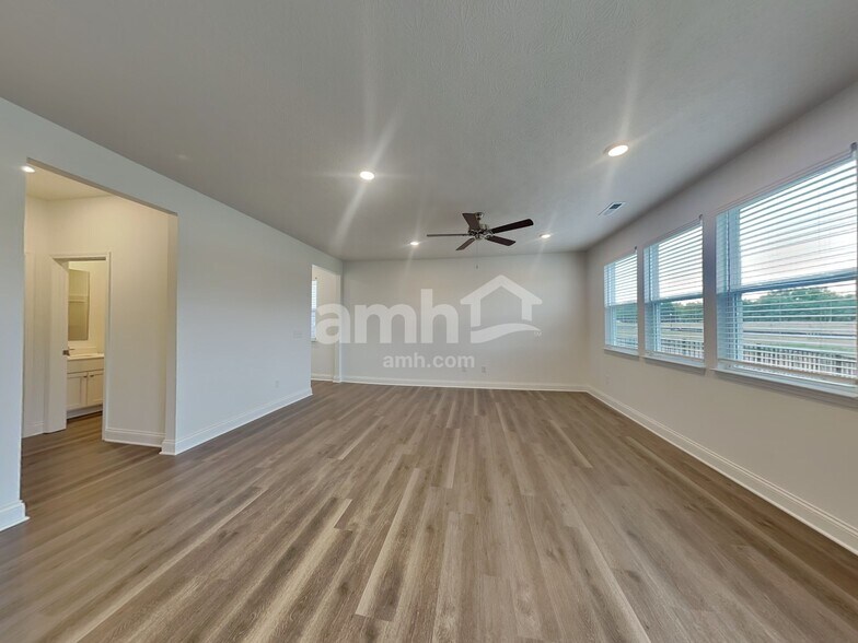 Building Photo - 9139 Henley Ave