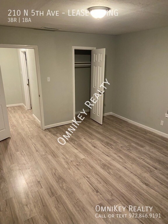 Building Photo - 210 N 5th Ave