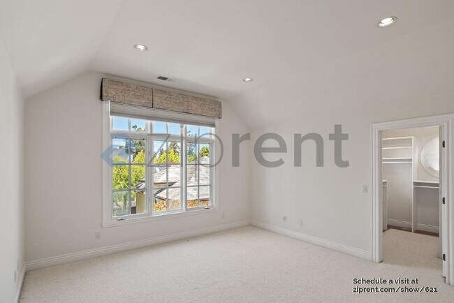 Building Photo - 1320 Drake Ave