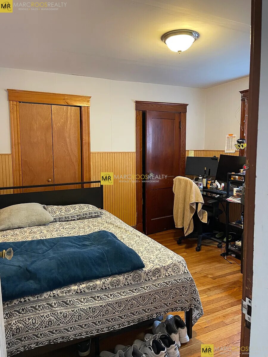 Building Photo - 2 Mission St