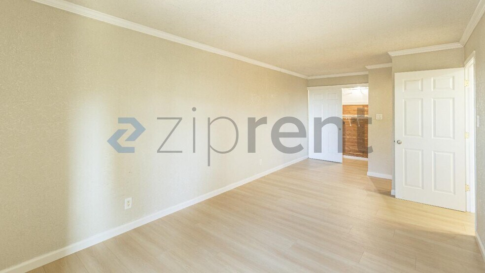 Building Photo - Unit 27