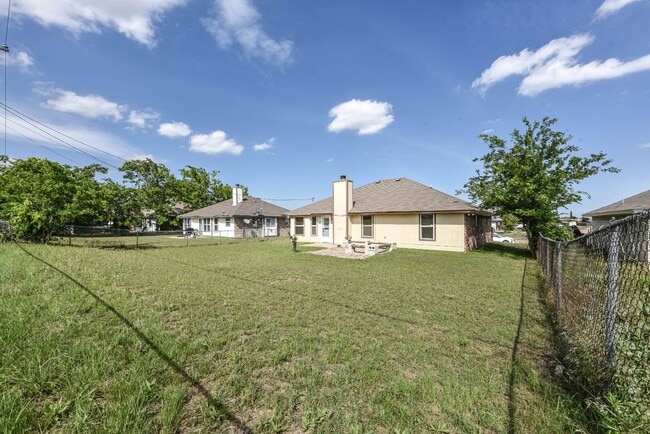 Building Photo - 3507 Christie Dr