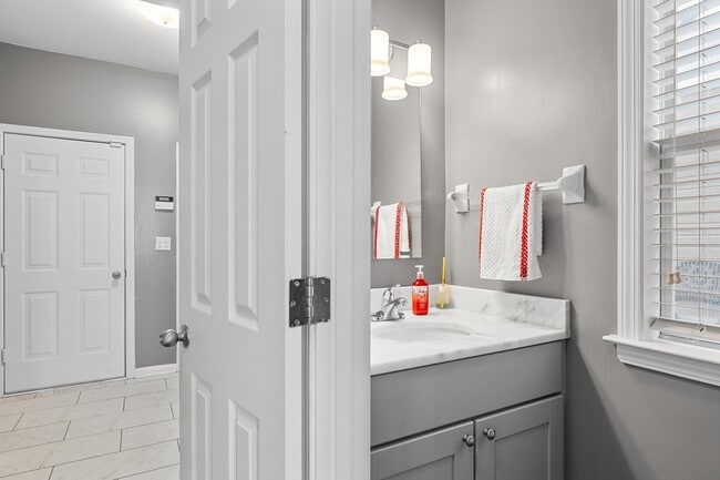 Building Photo - 1323 Island Ridge Dr